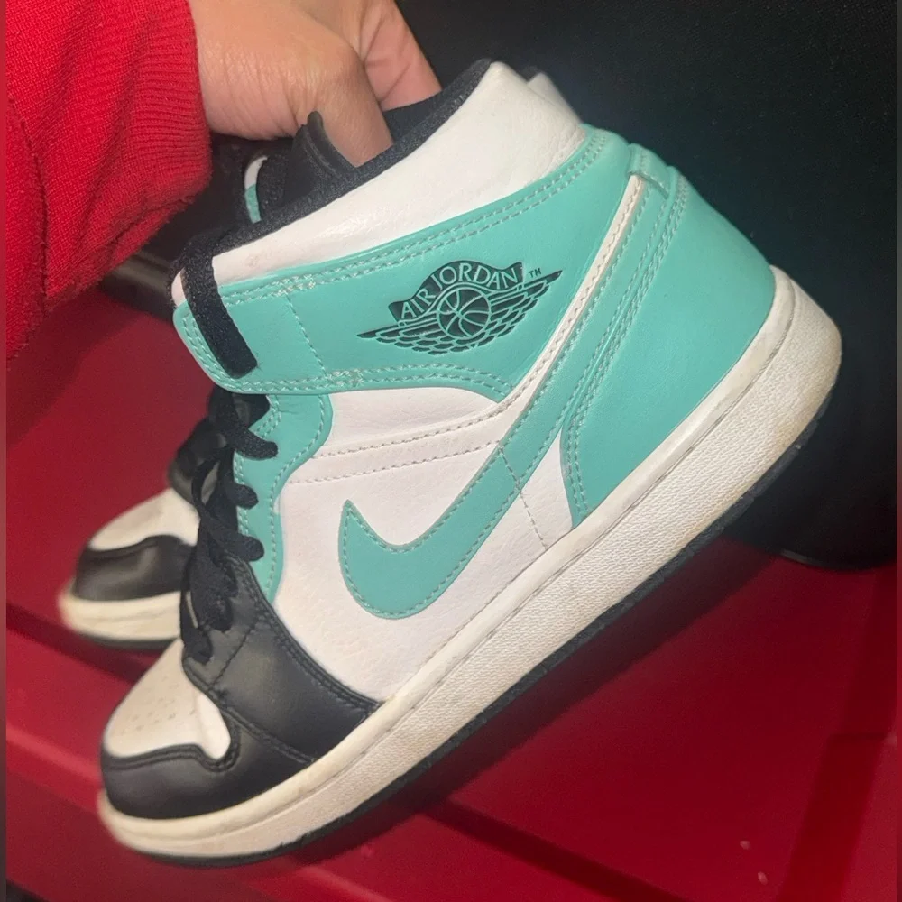 Air Jordan 1 Mid Tropical Twist - Picture 3 of 5